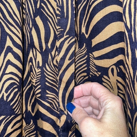 Banana Republic Boho Style Tunic Top Large Petite
Navy Blue Tan Zebra Animal - Picture 8 of 11